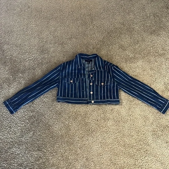 Forever 21 White Pinstripe Striped Cropped Denim Jacket - Picture 12 of 13